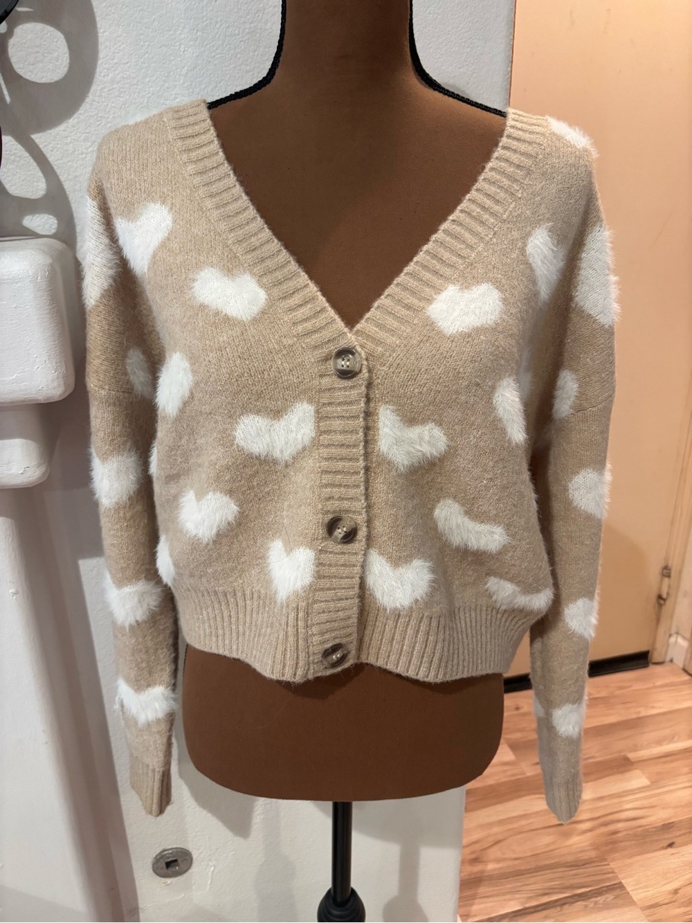 Cozy Beige Heart-Print V-Neck Cardigan SZ S/M Great Condition!